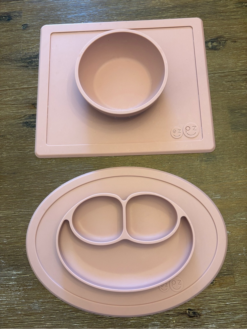 ezpz Mini Mat and Happy Bowl set